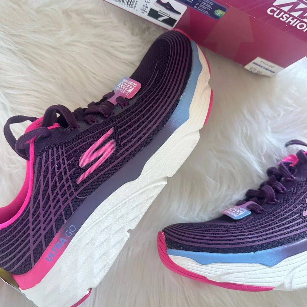 SKECHERS NEW Max Cushioning Ultra Go. Size 7. - Picture 7 of 16